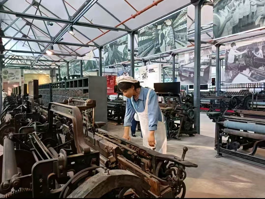 1769765544974617.jpg 工作场景.jpg