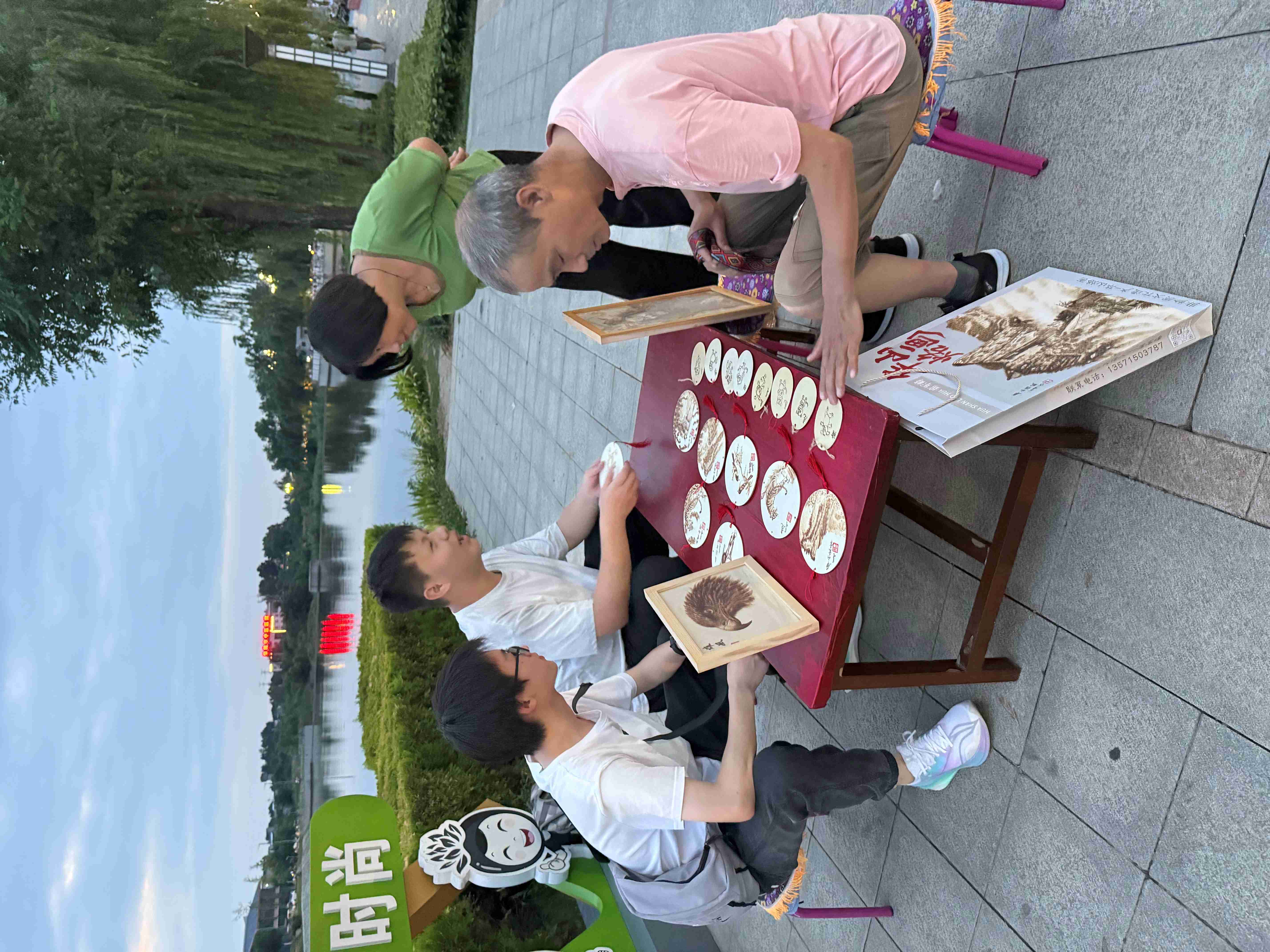 1785224651594118.jpg 三下乡摆摊2.jpg