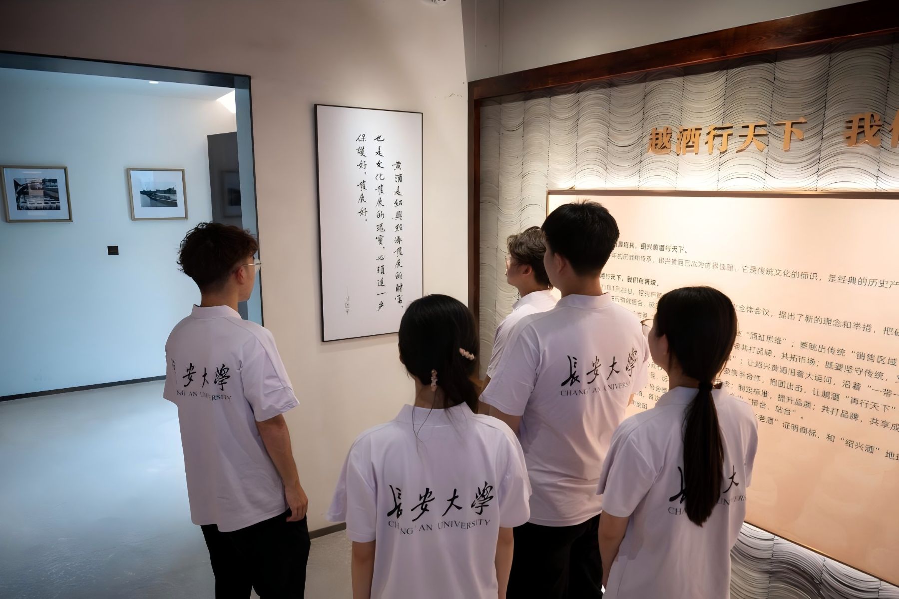 1785812313420380.jpg 黄酒小镇.jpg