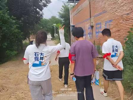 1786086811185864.jpg 图4 队员村内走访.jpg