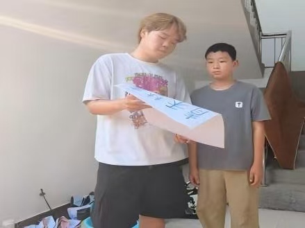 1786086871858570.jpg 图8 队员一对一讲解.jpg