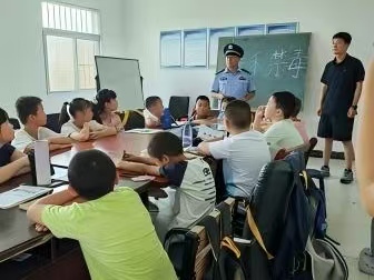 1786086862392162.jpg 图7 警员联合禁毒课堂.jpg