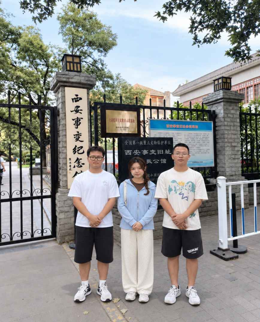 1789619219368087.jpg 实践团成员参观西安事变纪念馆.jpg